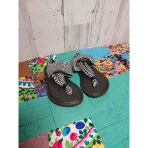 Youth Sanuk Girls Yoga Mat Sling Back Black & White Sandals 1011416K ~ Size 7-8